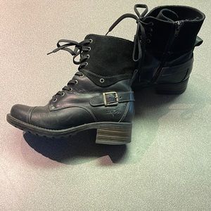 Women’s Taos, black heeled boot. Size 7-7.5 US.